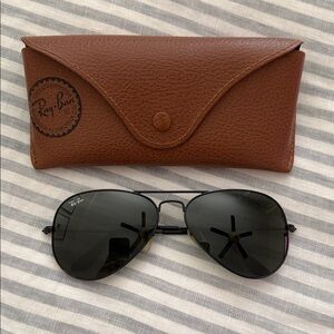 Ray-Ban Black Aviator Sunglasses with Brown Case